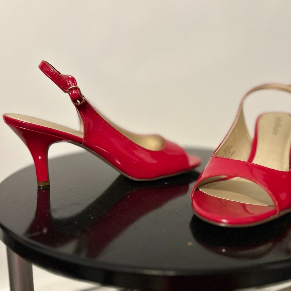Red, size 9M Kelly & Katie Heels